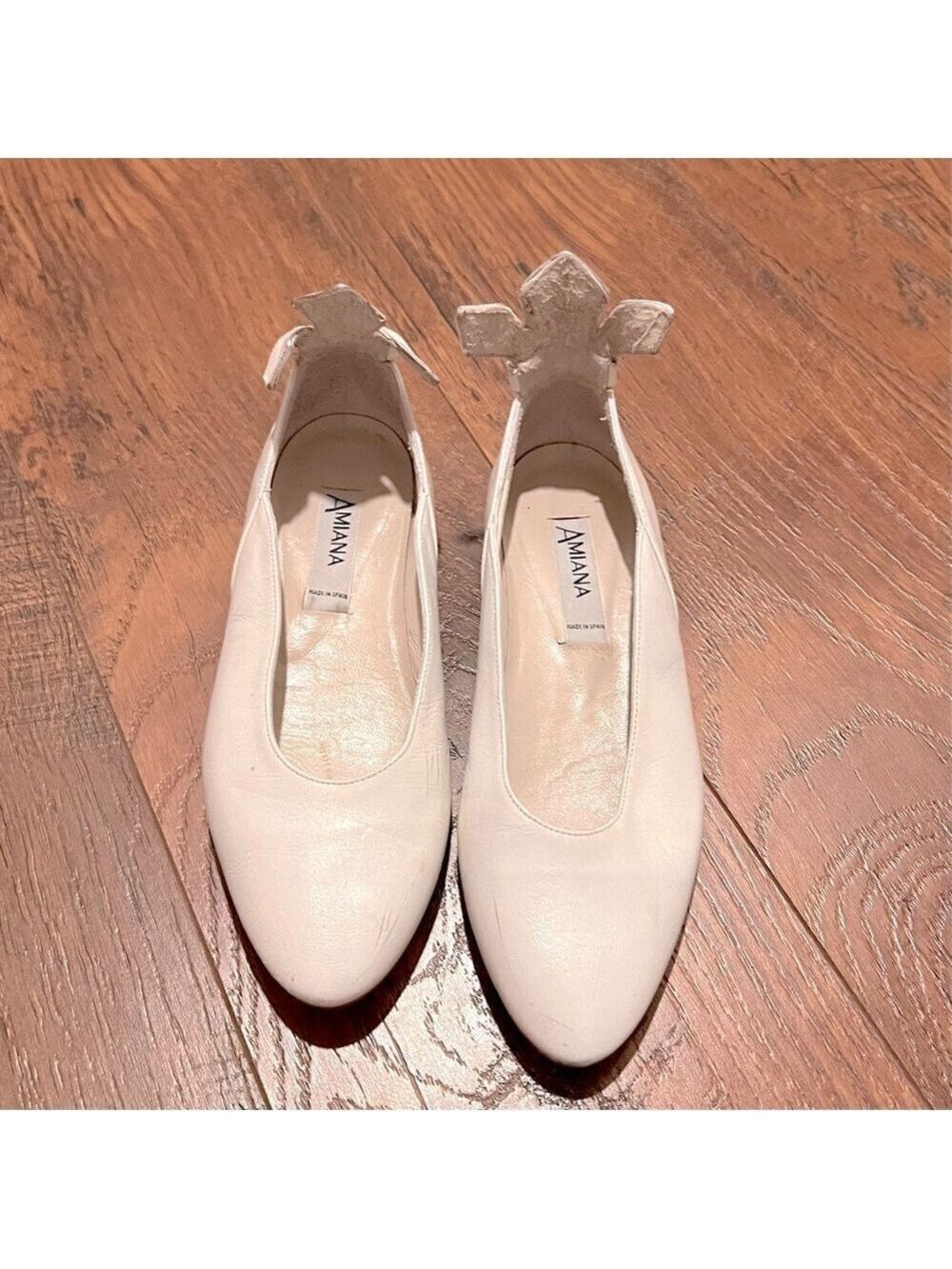 AMIANA white leather little girls shoes.  Size 1. Made in Spain